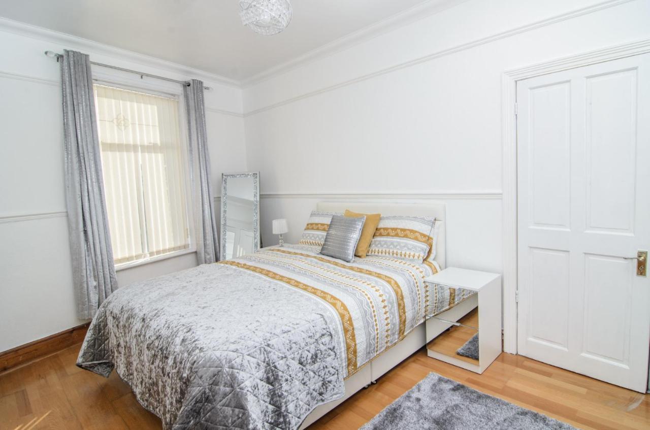 Riverpool - Elegant House 1 Minute Walk To Anfield Stadium Villa ลิเวอร์พูล ภายนอก รูปภาพ
